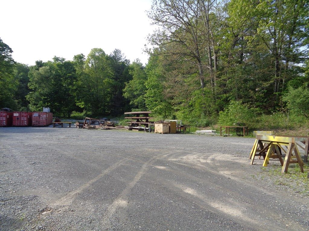 157 Willis Ave, Crab Orchard, WV 25827